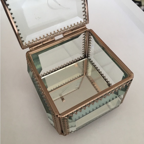 😊Nicole Miller “J” initial Glass Box - Picture 2 of 5